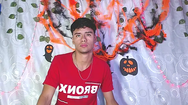 Snapshot of Andres_7676 chatting on 10/25/25, 04:46 Andres 7676 online show from 10/25/25, 04:46