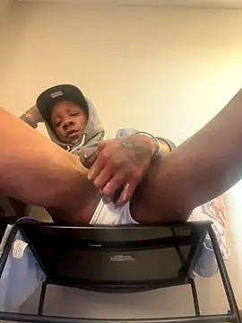 Snapshot of RicanDick4u chatting on 12/19/25, 02:02 RicanDick4u online show from 12/19/25, 02:02