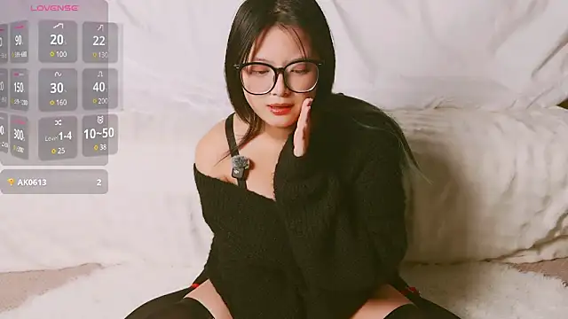 Snapshot of Yu_UwU_ chatting on 03/04/25, 12:44 Yu UwU online show from 03/04/25, 12:44