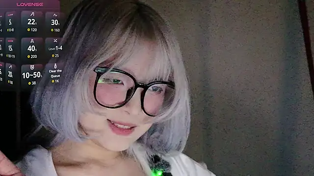 Snapshot of Yu_UwU_ chatting on 10/30/25, 01:23 Yu UwU online show from 10/30/25, 01:23