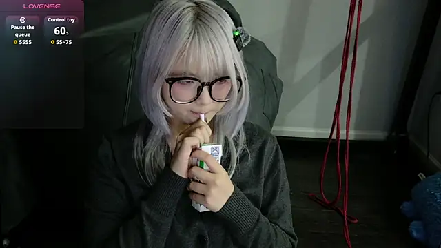 Snapshot of Yu_UwU_ chatting on 11/08/25, 01:00 Yu UwU online show from 11/08/25, 01:00