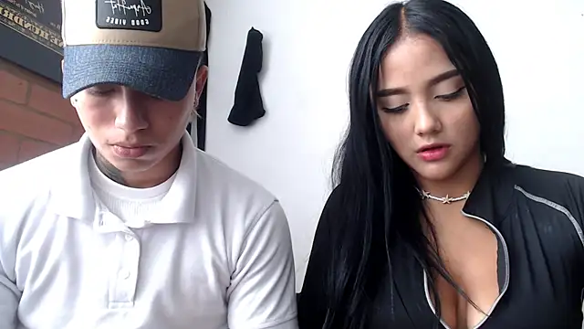 Snapshot of Thiago_x_Sahara chatting on 01/05/25, 06:02 Thiago x Sahara online show from 01/05/25, 06:02