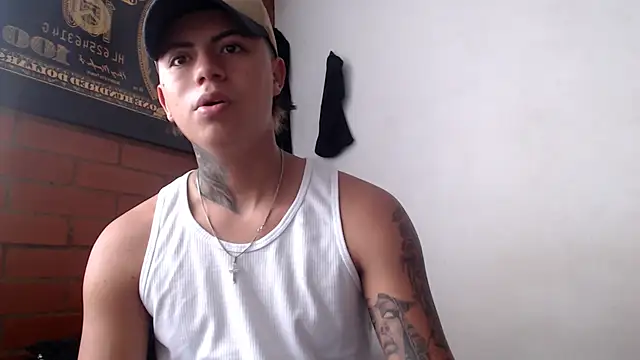 Snapshot of Thiago_x_Sahara chatting on 01/23/25, 12:19 Thiago x Sahara online show from 01/23/25, 12:19