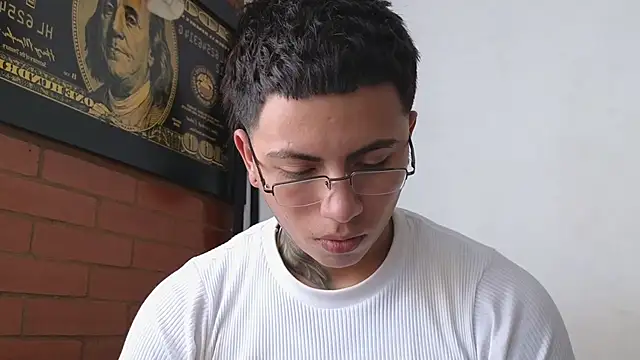 Snapshot of Thiago_x_Sahara chatting on 01/27/25, 03:39 Thiago x Sahara online show from 01/27/25, 03:39