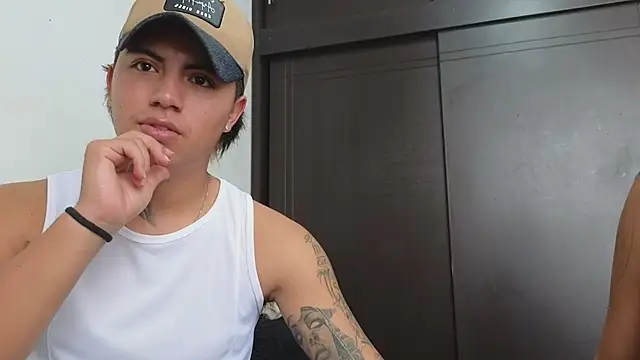 Snapshot of Thiago_x_Sahara chatting on 02/25/25, 02:54 Thiago x Sahara online show from 02/25/25, 02:54