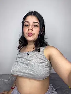 Snapshot of pretty_angela1 chatting on 03/04/25, 02:17 pretty angela1 online show from 03/04/25, 02:17