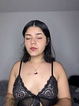 Snapshot of pretty_angela1 chatting on 03/16/25, 02:21 pretty angela1 online show from 03/16/25, 02:21