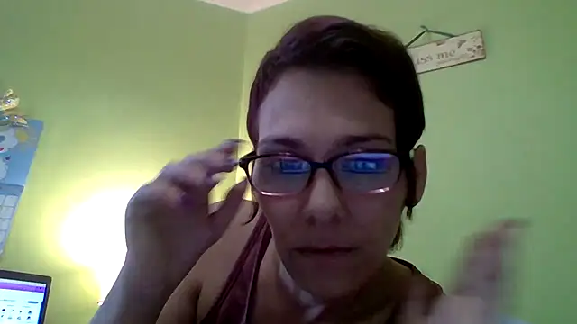 Snapshot of TheOneNOnlyHalfPint chatting on 02/08/25, 08:42 TheOneNOnlyHalfPint online show from 02/08/25, 08:42