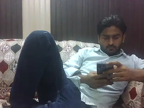 Snapshot of indihotguy chatting on 10/29/25, 01:13 indihotguy online show from 10/29/25, 01:13