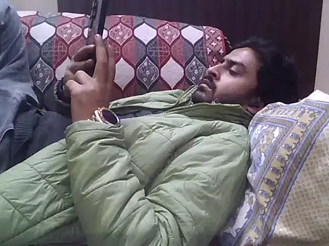 Snapshot of indihotguy chatting on 12/15/25, 03:05 indihotguy online show from 12/15/25, 03:05