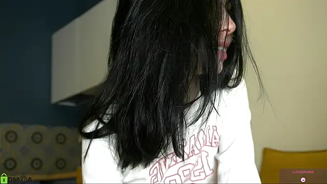 LittleOriana online show from 06/03/26, 04:59