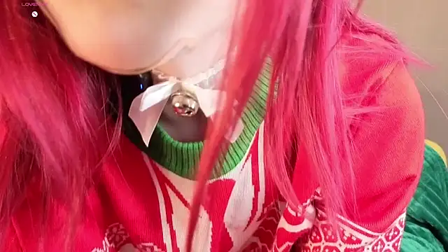 Snapshot of OhYumiYes chatting on 12/19/25, 09:22 OhYumiYes online show from 12/19/25, 09:22