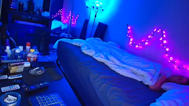 Snapshot of hotemberly_jake chatting on 12/28/24, 11:30 hotemberly jake online show from 12/28/24, 11:30