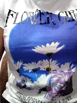 Snapshot of queen_pari chatting on 02/18/25, 04:26 queen pari online show from 02/18/25, 04:26