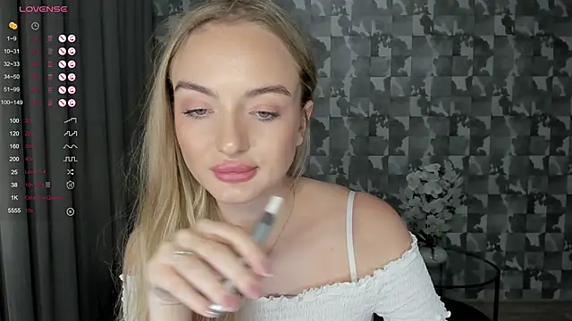 A delina online show from 11/21/25, 01:54