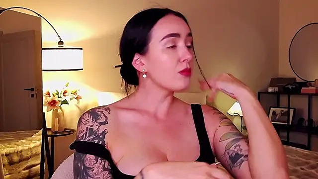 KimKhallifa online show from 07/10/26, 07:34