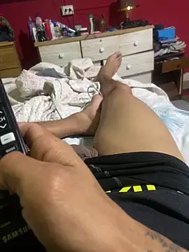 Snapshot of Aeroperreo chatting on 12/19/25, 11:12 Aeroperreo online show from 12/19/25, 11:12