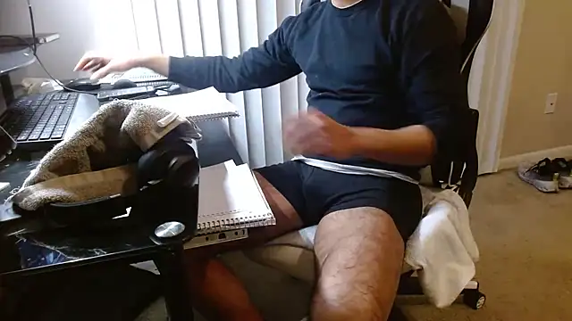 Snapshot of MrLatinKing chatting on 12/04/25, 02:21 MrLatinKing online show from 12/04/25, 02:21