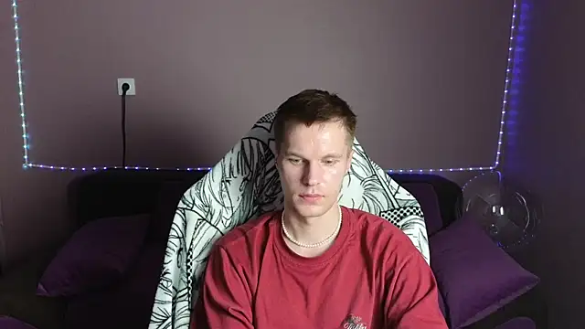 Leonnextdoor online show from 12/30/24, 12:20