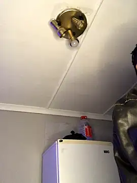 Snapshot of Redfucks333 chatting on 10/29/25, 07:37 Redfucks333 online show from 10/29/25, 07:37