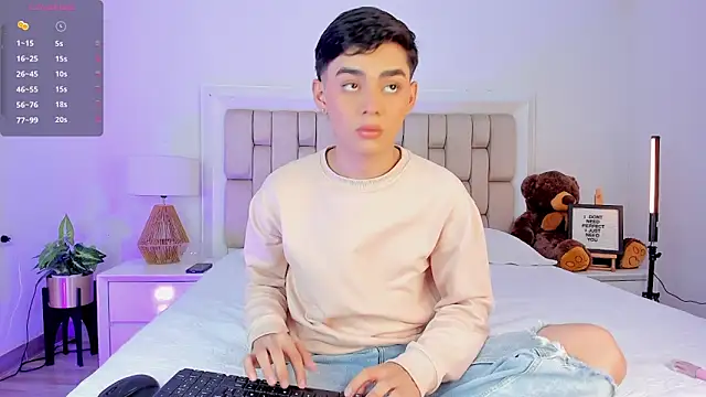 Snapshot of Maxi_little chatting on 12/04/25, 09:23 Maxi little online show from 12/04/25, 09:23