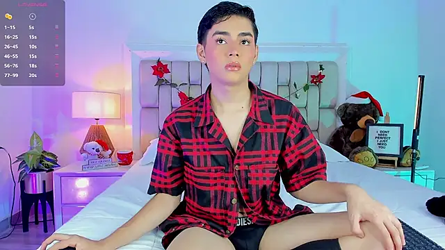 Snapshot of Maxi_little chatting on 12/17/25, 08:59 Maxi little online show from 12/17/25, 08:59