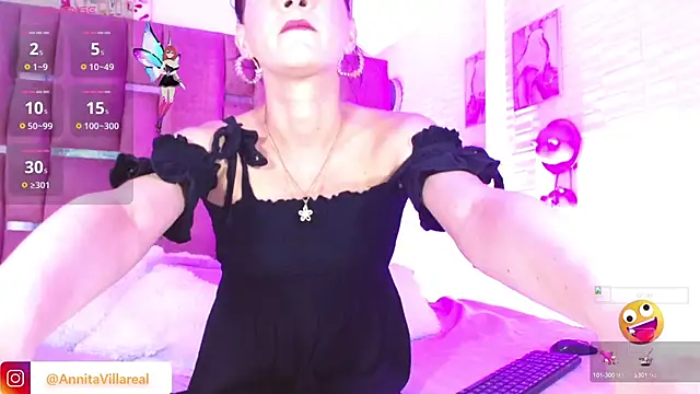 Annabelle-Villareal online show from 09/15/25, 07:58