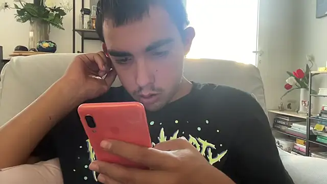 Snapshot of mauri200 chatting on 09/29/25, 10:09 mauri200 online show from 09/29/25, 10:09