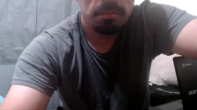 Snapshot of k1oudE chatting on 04/20/26, 10:33 k1oudE online show from 04/20/26, 10:33