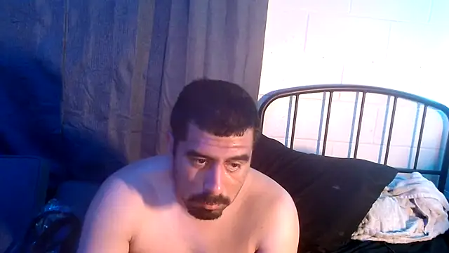 Snapshot of k1oudE chatting on 04/23/26, 06:43 k1oudE online show from 04/23/26, 06:43