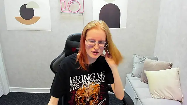 Snapshot of ElizabethHarpper chatting on 01/08/25, 04:34 ElizabethHarpper online show from 01/08/25, 04:34