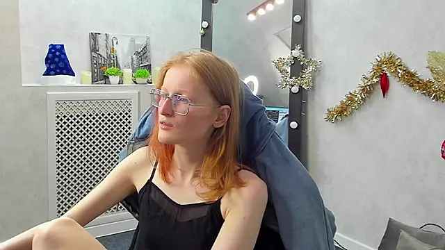 Snapshot of ElizabethHarpper chatting on 01/19/25, 04:01 ElizabethHarpper online show from 01/19/25, 04:01