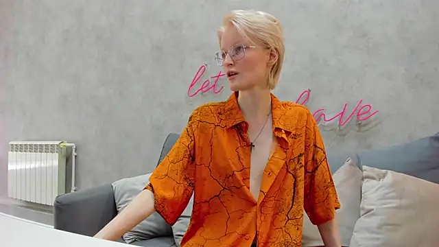 Snapshot of ElizabethHarpper chatting on 03/23/25, 08:26 ElizabethHarpper online show from 03/23/25, 08:26