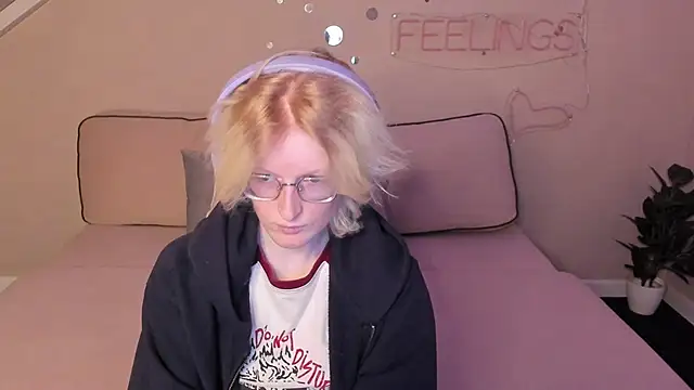 Snapshot of ElizabethHarpper chatting on 09/10/25, 01:05 ElizabethHarpper online show from 09/10/25, 01:05