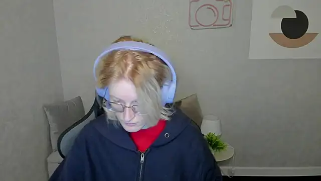 Snapshot of ElizabethHarpper chatting on 09/12/25, 12:11 ElizabethHarpper online show from 09/12/25, 12:11