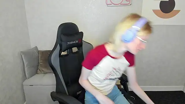 Snapshot of ElizabethHarpper chatting on 09/22/25, 01:07 ElizabethHarpper online show from 09/22/25, 01:07