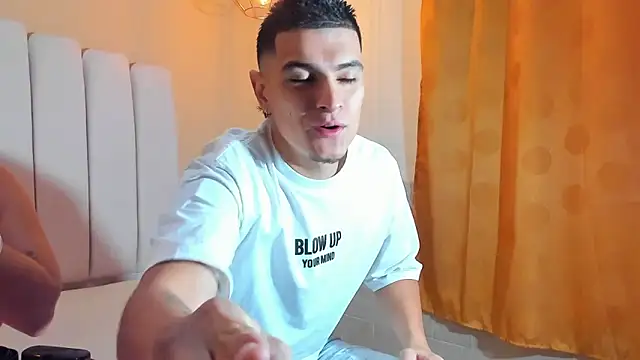 Snapshot of DAVID_VICTORIAA chatting on 01/18/25, 12:26 DAVID VICTORIAA online show from 01/18/25, 12:26