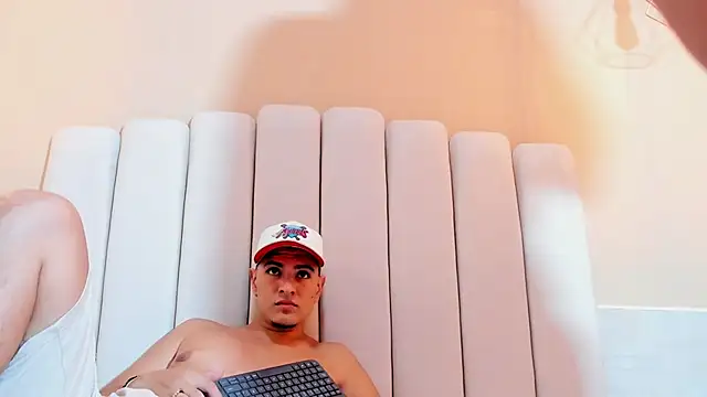 Snapshot of DAVID_VICTORIAA chatting on 01/27/25, 06:41 DAVID VICTORIAA online show from 01/27/25, 06:41