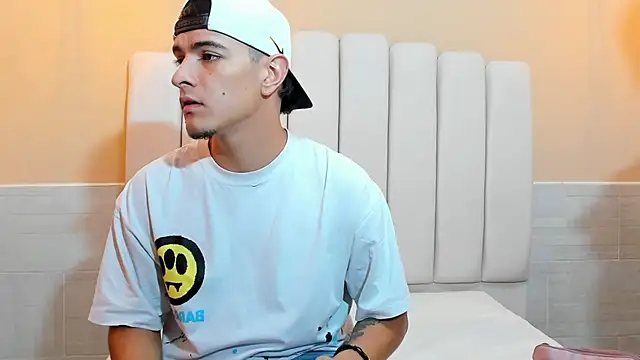 Snapshot of DAVID_VICTORIAA chatting on 02/17/25, 01:21 DAVID VICTORIAA online show from 02/17/25, 01:21