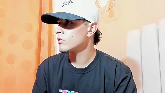 Snapshot of DAVID_VICTORIAA chatting on 02/21/25, 01:11 DAVID VICTORIAA online show from 02/21/25, 01:11