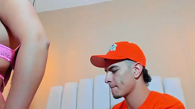 Snapshot of DAVID_VICTORIAA chatting on 03/04/25, 01:17 DAVID VICTORIAA online show from 03/04/25, 01:17