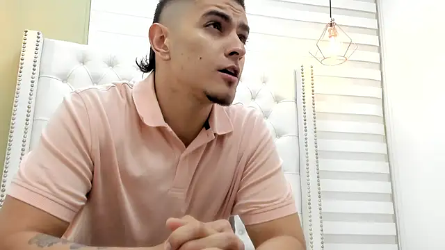 Snapshot of DAVID_VICTORIAA chatting on 09/19/25, 01:23 DAVID VICTORIAA online show from 09/19/25, 01:23