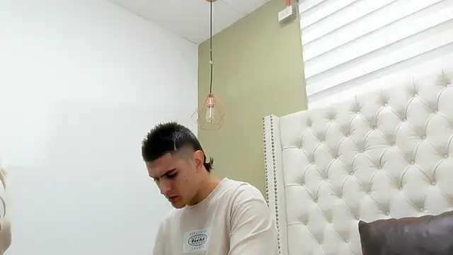 Snapshot of DAVID_VICTORIAA chatting on 10/14/25, 01:01 DAVID VICTORIAA online show from 10/14/25, 01:01