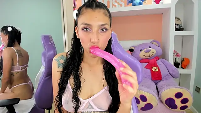 Snapshot of miss___evangeline chatting on 01/28/25, 02:43 miss evangeline online show from 01/28/25, 02:43