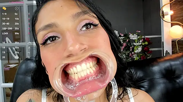 Snapshot of miss___evangeline chatting on 03/22/25, 08:40 miss evangeline online show from 03/22/25, 08:40