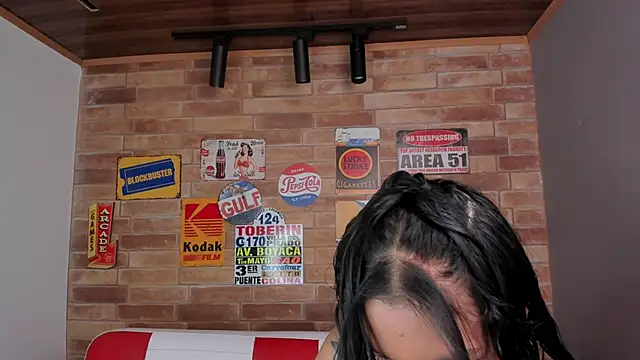 Snapshot of miss___evangeline chatting on 10/04/25, 02:31 miss evangeline online show from 10/04/25, 02:31