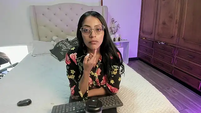 Snapshot of Xewa_ chatting on 10/27/25, 09:30 Xewa online show from 10/27/25, 09:30