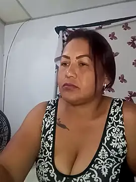 Snapshot of Abigail_BigTits chatting on 03/06/25, 03:24 Abigail BigTits online show from 03/06/25, 03:24