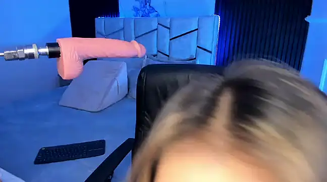 Snapshot of daniiphoeniixx chatting on 01/14/25, 08:04 daniiphoeniixx online show from 01/14/25, 08:04