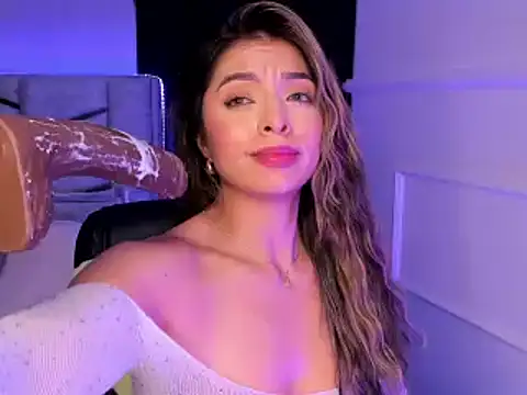 Snapshot of daniiphoeniixx chatting on 02/22/25, 06:39 daniiphoeniixx online show from 02/22/25, 06:39